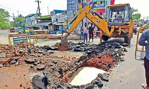Kumbakonam road caves in due to pipeline burst