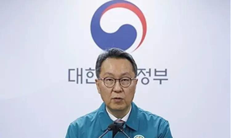 South Korean govt appears to shelve punitive measures against mass walkout by doctors