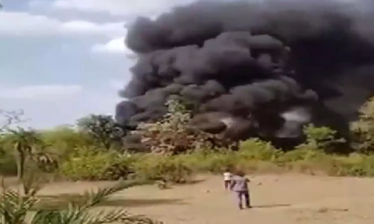 MP: Massive fire breaks out in campus of Bhopal Carbide factory MP: Massive fire breaks out in campus of Bhopal Carbide factory