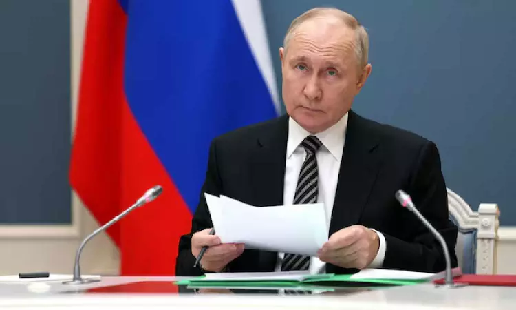 Courting Vietnam: Is turmoil in Hanoi keeping Putin away?