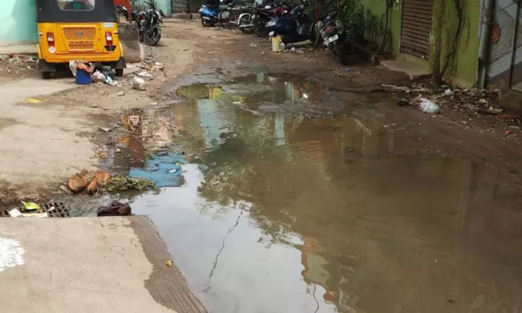 Drainage overflow on roads irks visitors, residents of Kancheepuram Drainage overflow on roads irks visitors, residents of Kancheepuram