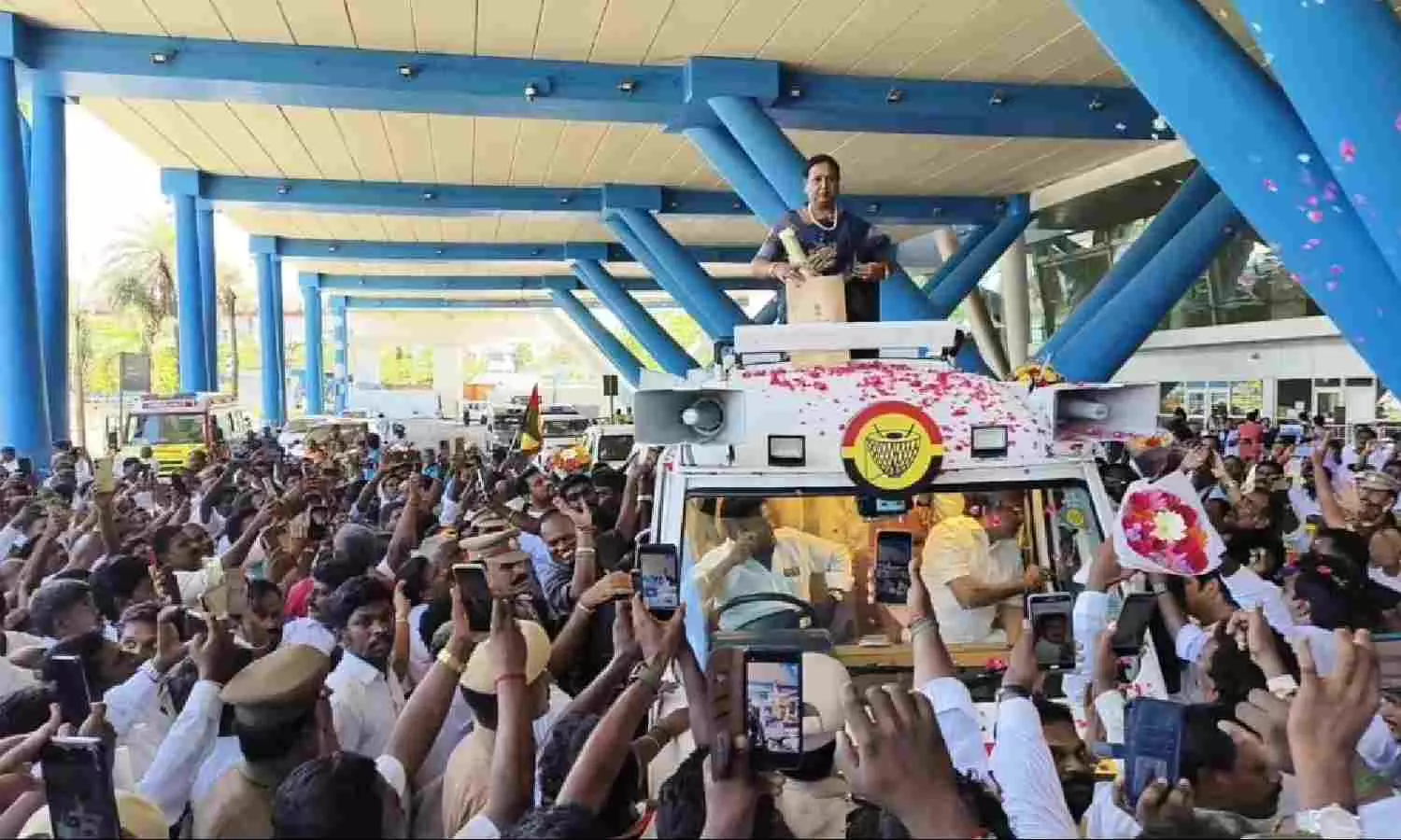 Traffic affected on GST Road airport as hundreds of DMDK supporters gathered in airport