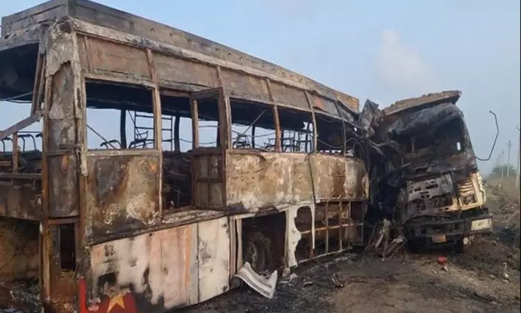 Six people killed in bus-lorry collision in Andhras Palnadu district Six people killed in bus-lorry collision in Andhras Palnadu district