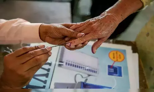 Election observer makes melodic appeal to voters to cast ballot