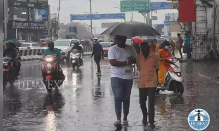 Heavy rainfall: Four Tamil Nadu districts to remain on red alert for two more days Heavy rainfall: Four Tamil Nadu districts to remain on red alert for two more days