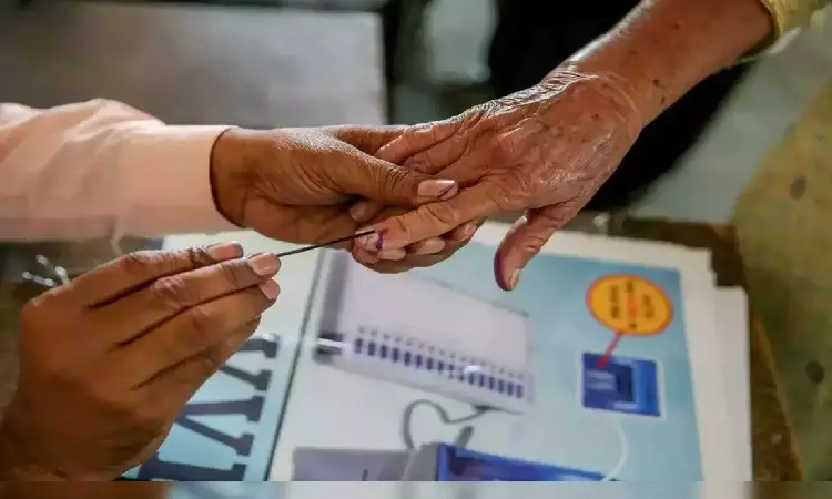 Election observer makes melodic appeal to voters to cast ballot