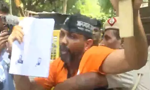 Delhi Police detain people demonstrating against AAP, Section 144 imposed on DDU Marg