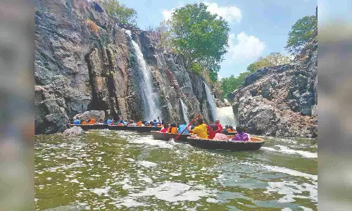 Post Nilgiris alert, tourists throng Yercaud, Valparai