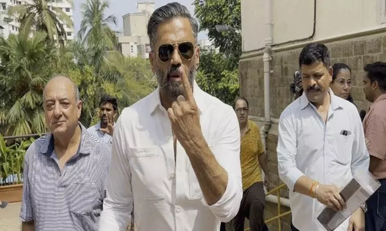 LS Elections: Suniel Shetty fulfils his civic duty by casting vote in Mumbai