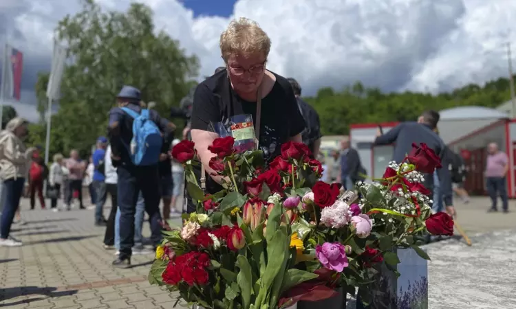 Slovak Parliament votes to condemn political violence after assassination attempt on prime minister Slovak Parliament votes to condemn political violence after assassination attempt on prime minister