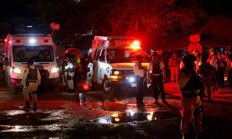 Tragedy at Mexican Election rally: stage collapse kills 9, dozens injured Tragedy at Mexican Election rally: stage collapse kills 9, dozens injured