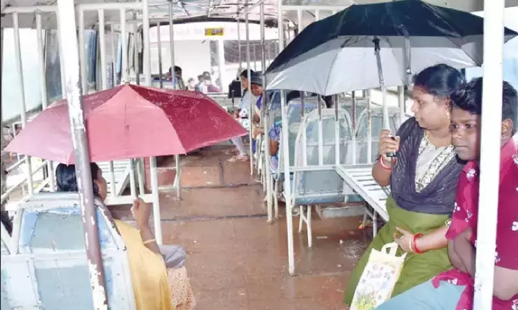 Bus roof leaks in rains in Nagercoil; people urge department to fix it