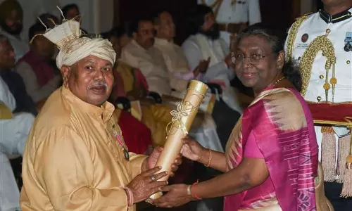 Will return Padma award, says traditional medicine practitioner Manjhi after threats from Naxalites Will return Padma award, says traditional medicine practitioner Manjhi after threats from Naxalites