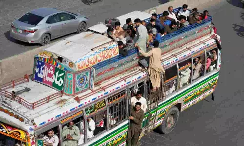 28 people killed as bus plunges into ravine in Pakistan