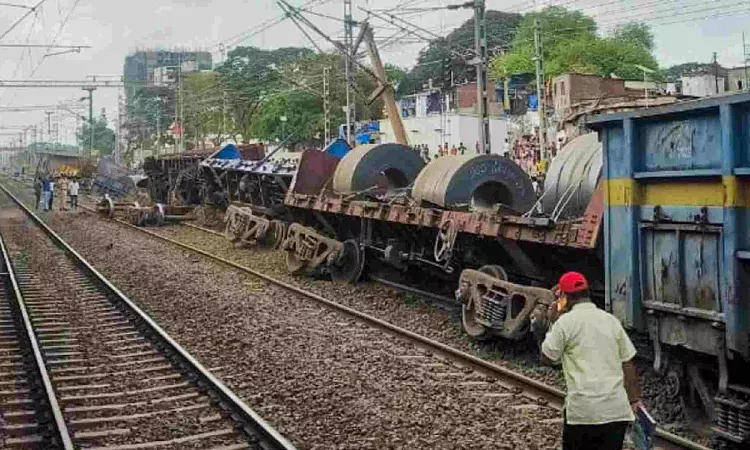 Goods train derails near Mumbai, traffic affected