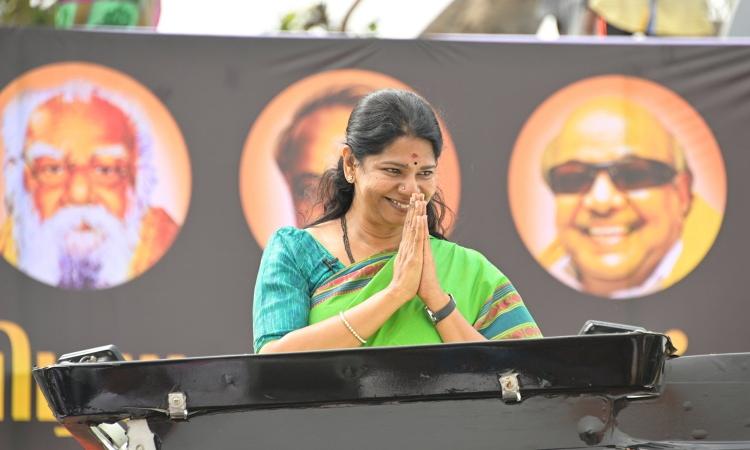 Kanimozhi  retains Thoothukudhi seat