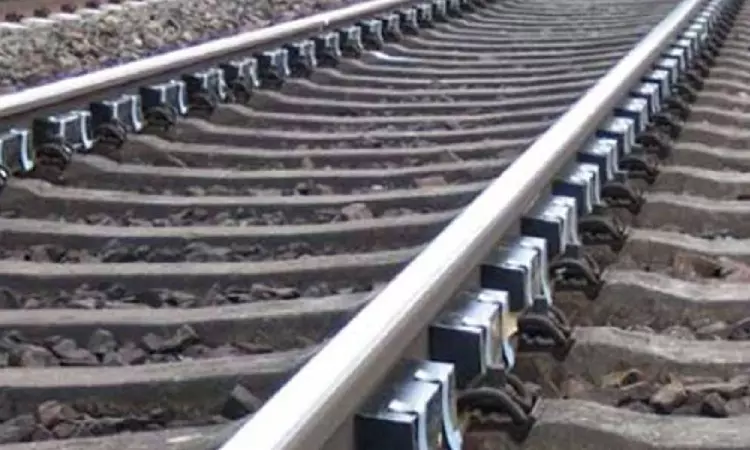 MP: Rail employee, wife jump before moving train with 2 children MP: Rail employee, wife jump before moving train with 2 children