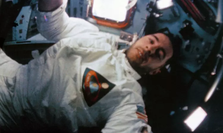 William A. Anders, 90, Dies; Flew on First Manned Orbit of the Moon William A. Anders, 90, Dies; Flew on First Manned Orbit of the Moon