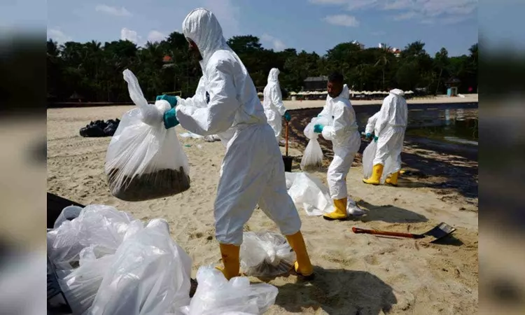 Singapore: Beaches on three islands shut after oil spill spread to several coastlines Singapore: Beaches on three islands shut after oil spill spread to several coastlines