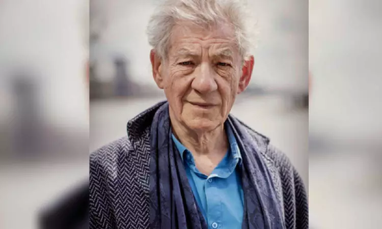 Hollywood actor Ian McKellen lands in hospital after falling off stage during performance Hollywood actor Ian McKellen lands in hospital after falling off stage during performance
