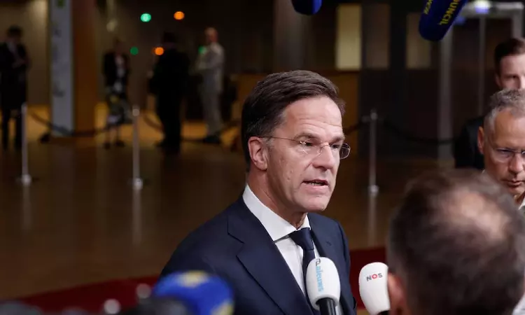 Romanias president withdraws from the race for NATO chief