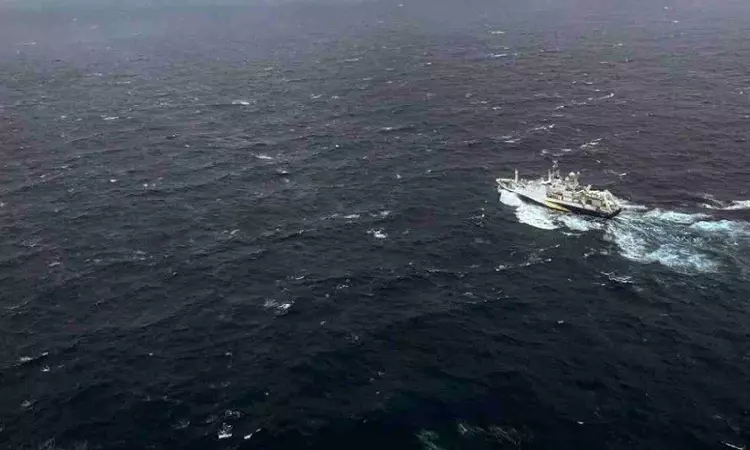 A cruise ship rescues 68 migrants and finds 5 bodies in a boat adrift in the Atlantic Ocean