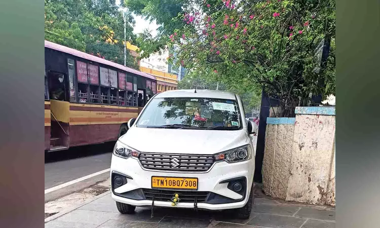 Citizen connect: This time, it is govt cars illegally parked on footpath in Egmore Citizen connect: This time, it is govt cars illegally parked on footpath in Egmore