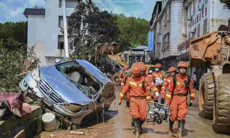 Rescuers find family of 6 dead in landslide in eastern China, as severe weather warning extended Rescuers find family of 6 dead in landslide in eastern China, as severe weather warning extended