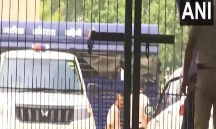 Delhi CM Kejriwal brought to Rouse Avenue Court by CBI