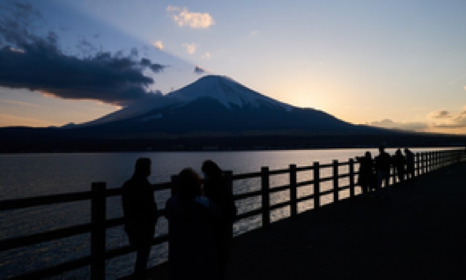 Japan 3 people found unconscious near Mount Fuji crater