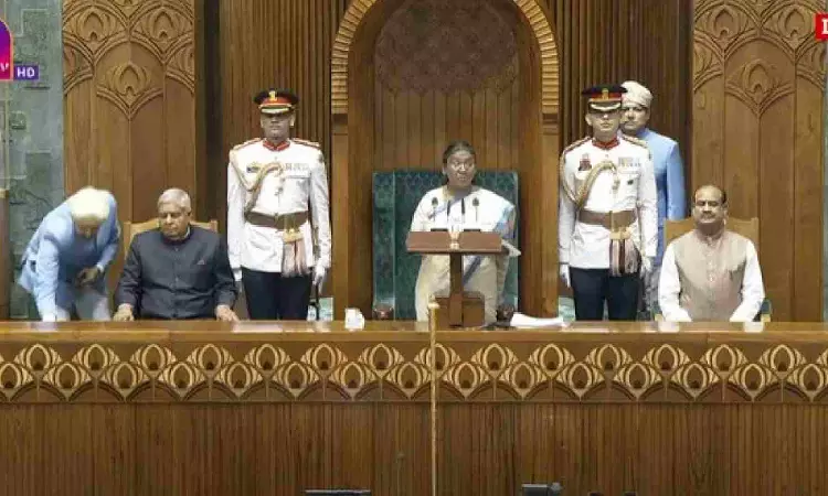 President Droupadi Murmu welcomed at Parliament with Sengol to address joint sitting of LS and RS President Droupadi Murmu welcomed at Parliament with Sengol to address joint sitting of LS and RS