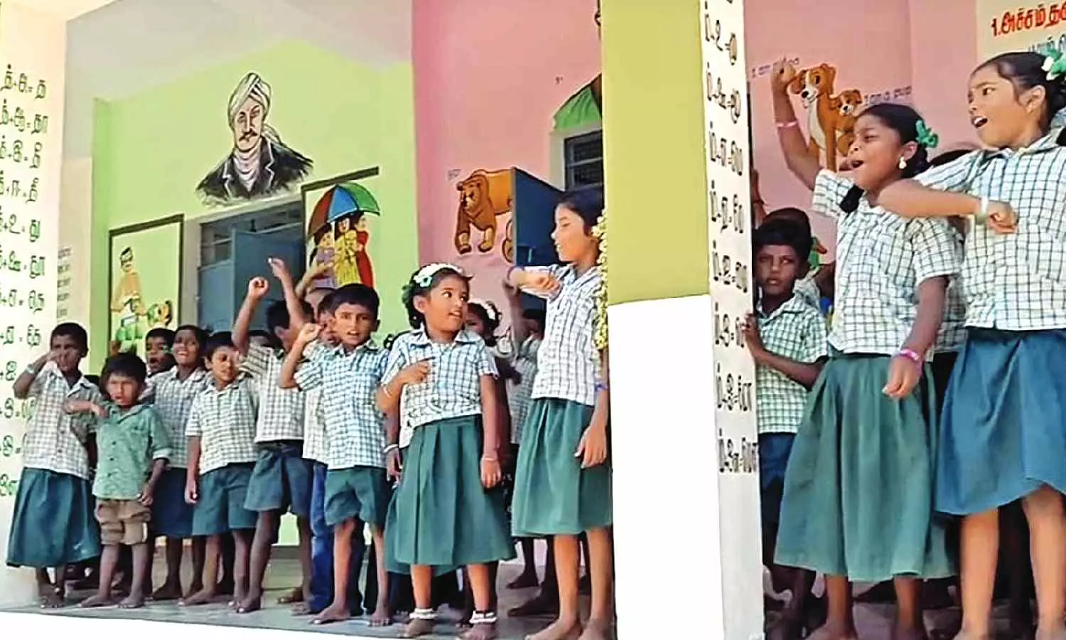 Mayiladuthurai PU school students abstain from classes after headmaster transferred Mayiladuthurai PU school students abstain from classes after headmaster transferred