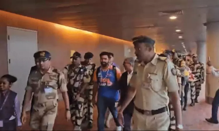 Team India arrives in Mumbai to grand welcome by fans ahead of victory parade Team India arrives in Mumbai to grand welcome by fans ahead of victory parade