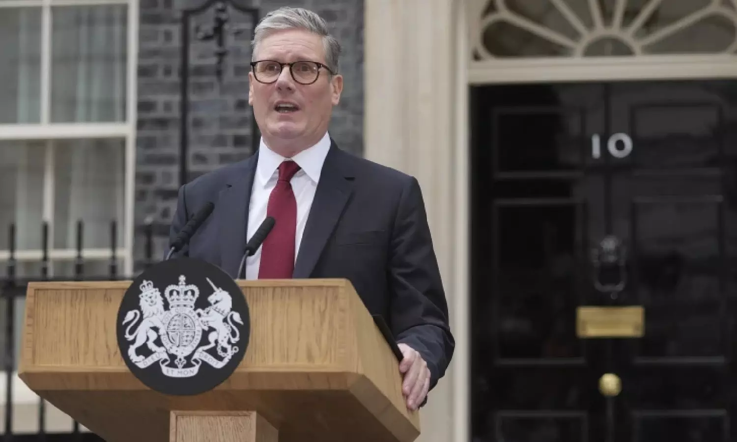 British leader Starmers chief of staff quits over reports about salary