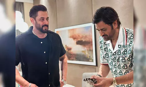 Salman attends MS Dhonis midnight birthday celebrations, wishes kaptaan sahab in special way
