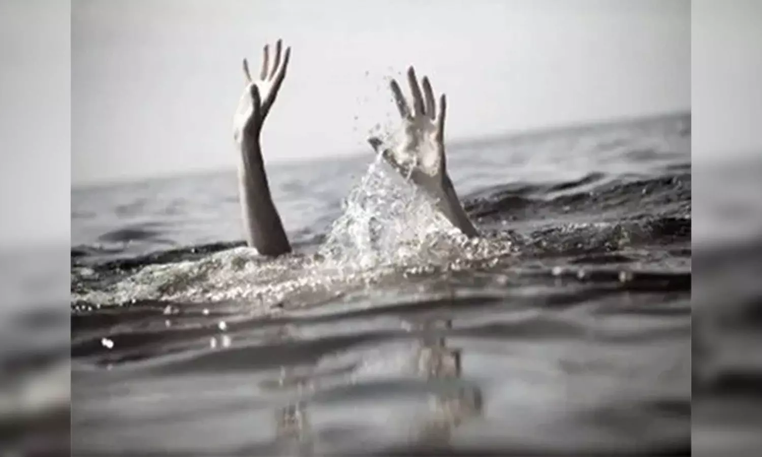 Ignoring the warnings of the police & lifeguards, two kids enter into Marina sea, rescued