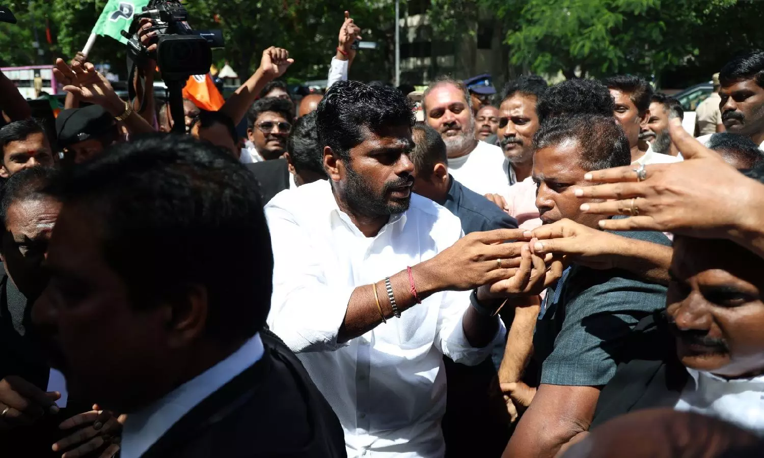 Annamalai visits court personally to file libel case against Bharathi