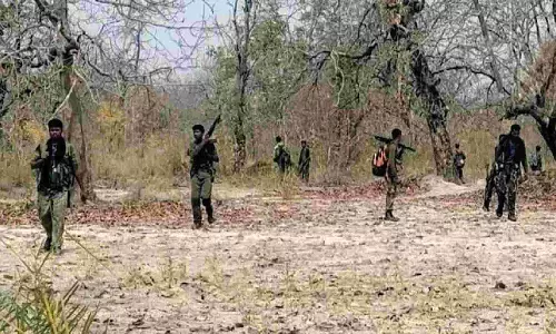 Two women Naxalites carrying Rs 16 lakh rewards surrender in Gadchiroli