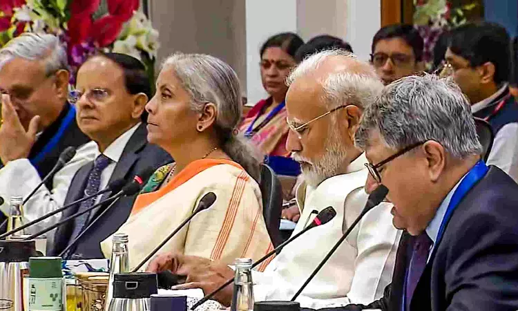 PM Modi meets economists ahead of Budget for 2024-25 PM Modi meets economists ahead of Budget for 2024-25