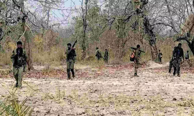 Two women Naxalites carrying Rs 16 lakh rewards surrender in Gadchiroli