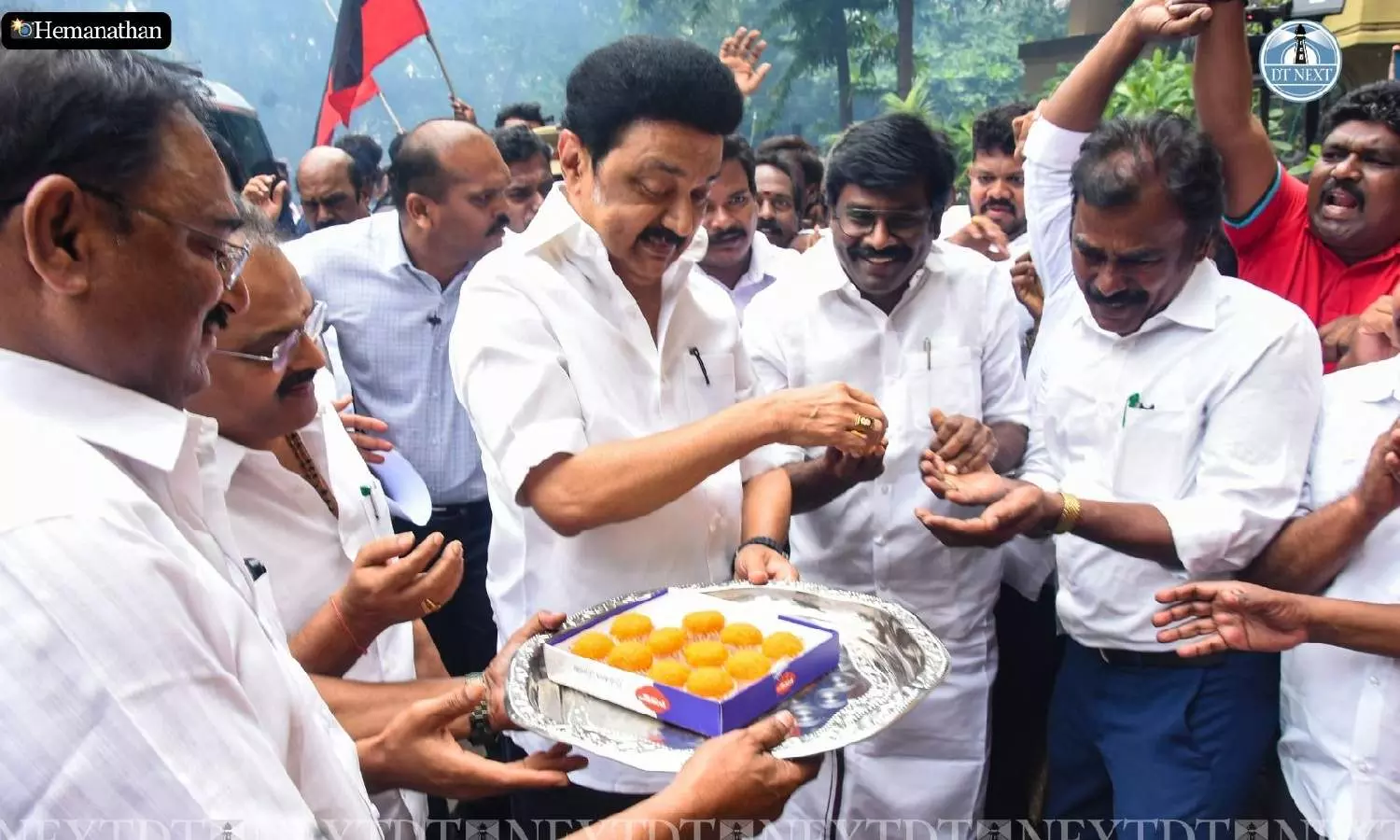 Vikravandi bypoll: DMK leads by 27,000 votes; celebrates across constituency Vikravandi bypoll: DMK leads by 27,000 votes; celebrates across constituency