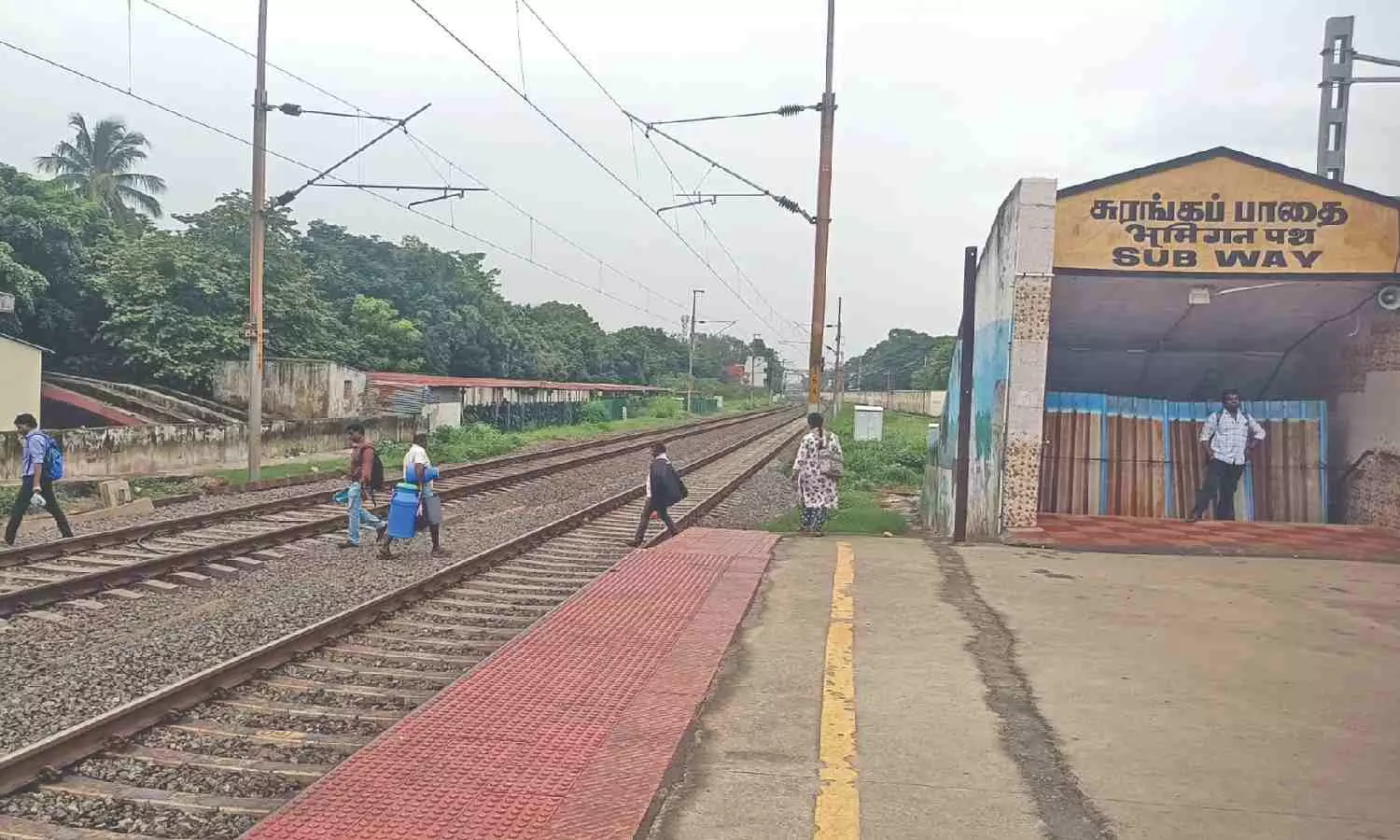 Closed subway leads to dangerous track crossings at Perambur Loco Works station Closed subway leads to dangerous track crossings at Perambur Loco Works station
