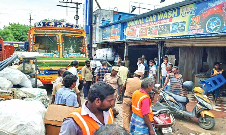 Tiruchy civic officials remove shops built on encroached land
