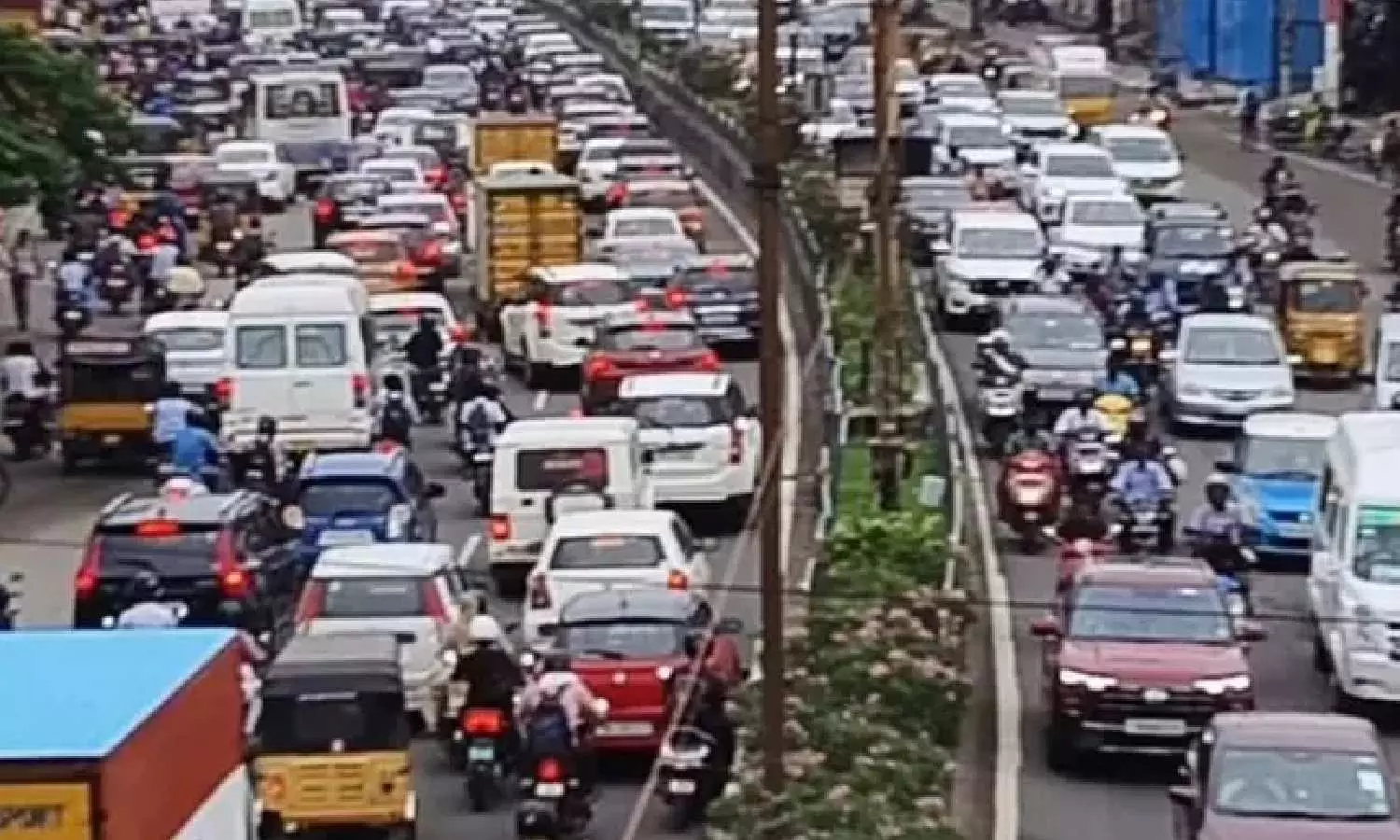 Traffic congestion at Vanagaram toll plaza causes inconvenience to commuters Traffic congestion at Vanagaram toll plaza causes inconvenience to commuters