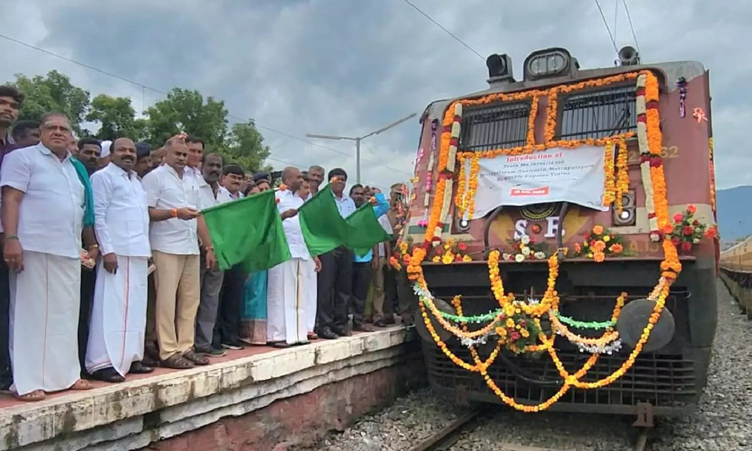 Boost to Nilgiris economy: Bi-weekly Mettupalayam-Thoothukudi train flagged off by Union Minister L Murugan Boost to Nilgiris economy: Bi-weekly Mettupalayam-Thoothukudi train flagged off by Union Minister L Murugan