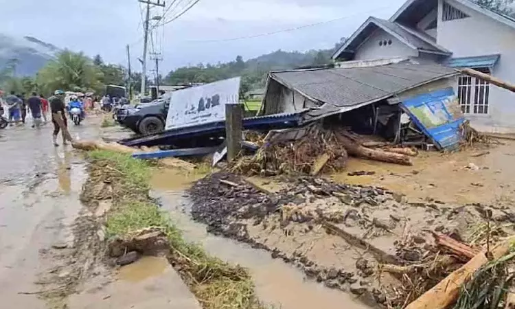 12 dead, over 60 missing in bridge collapse, flash floods in China 12 dead, over 60 missing in bridge collapse, flash floods in China