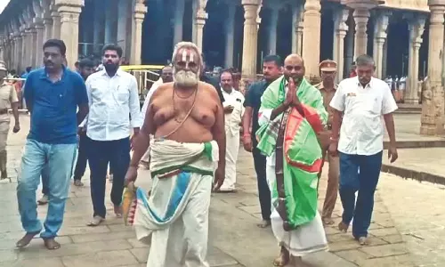 L Murugan on spiritual trip, prays at Tiruchy Srirangam temple