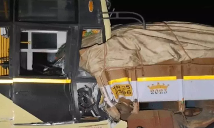 Bus rams into lorry on Tiruchy-Chennai NH, 20 passengers hurt Bus rams into lorry on Tiruchy-Chennai NH, 20 passengers hurt