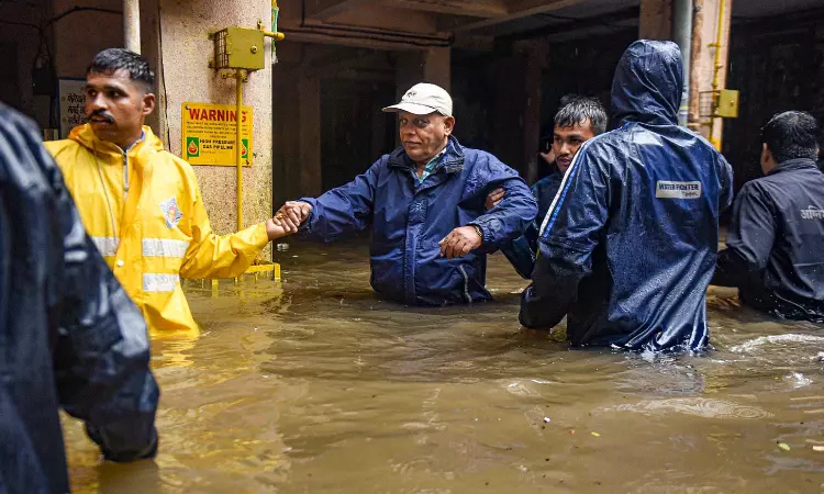 4 dead in rain-related incidents in Pune; low-lying areas inundated, people being evacuated 4 dead in rain-related incidents in Pune; low-lying areas inundated, people being evacuated
