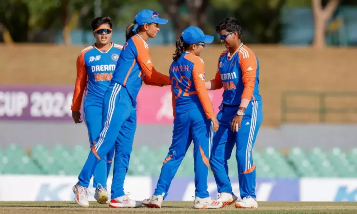 India win toss, elect to bat against SL in womens Asia Cup final India win toss, elect to bat against SL in womens Asia Cup final